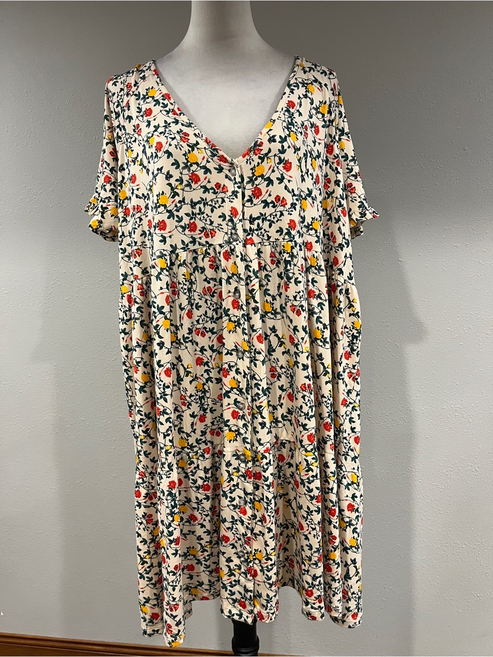 Floral V-Neck button down short sleeveless Dress size 2XL